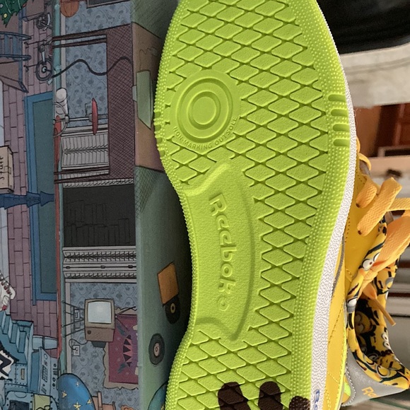 Size 5 Reebok minion edition - Picture 5 of 7